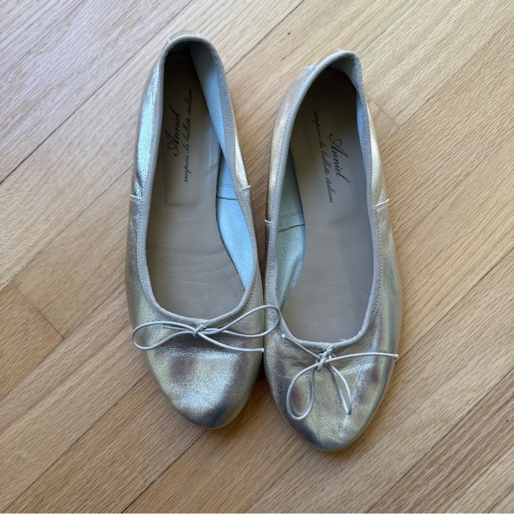 Anniel Gold Flats with Bow and Rounded Toe